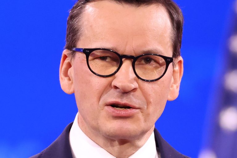Poland to end Russian oil imports; Germany warns on gas.