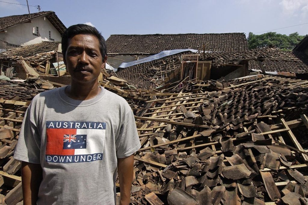 Indonesia 5.8 Quake Kills One in Yogyakarta