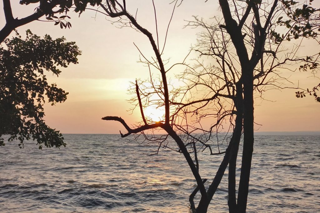 Lake Victoria boat capsizes, killing 20, leaving 5 missing