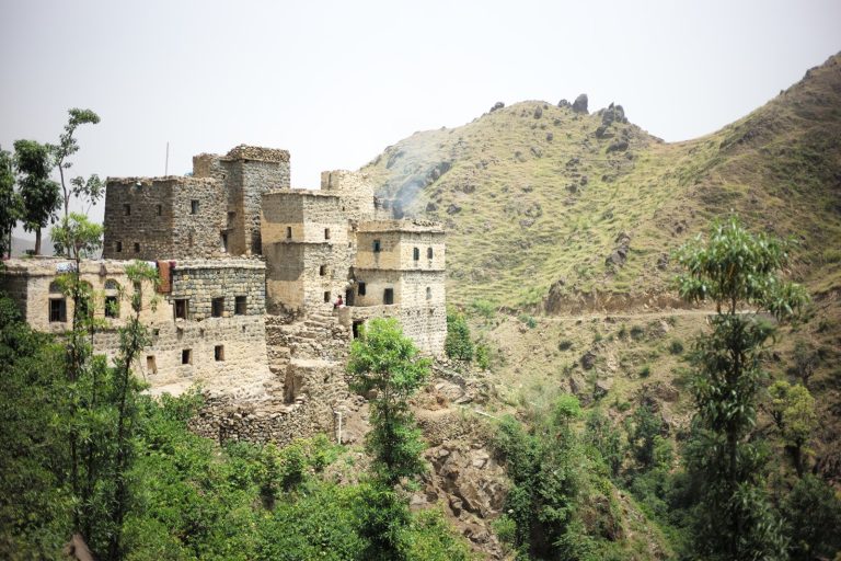 Four Killed, Four Injured in Yemen Lightning Strikes Across Three Provinces