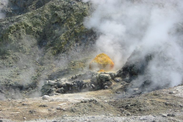 4.2 Quake Jolts Italy’s Phlegraean Fields Supervolcano