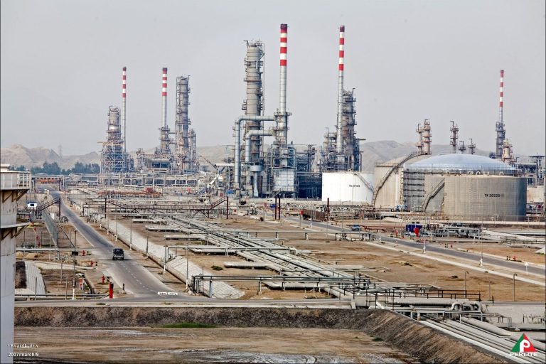 Fatal Accident Strikes Iranian Oil Refinery in Bandar Abbas Province