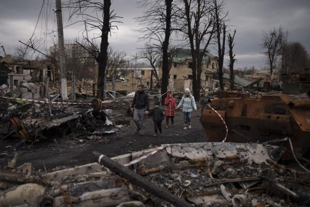 Mariupol’s dead put at 5,000 as Ukraine braces in the east.