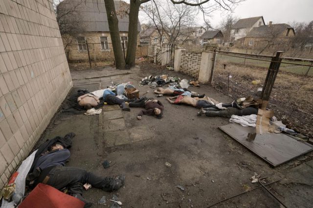 Ukraine accuses Russia of the massacre, a city strewn with bodies.