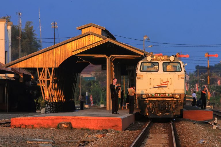 Train Slams Minibus at Unprotected Crossing in East Java, Killing Eleven