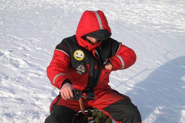 Dozens Stranded on Breakaway Ice Floe in Minnesota Lake Incident