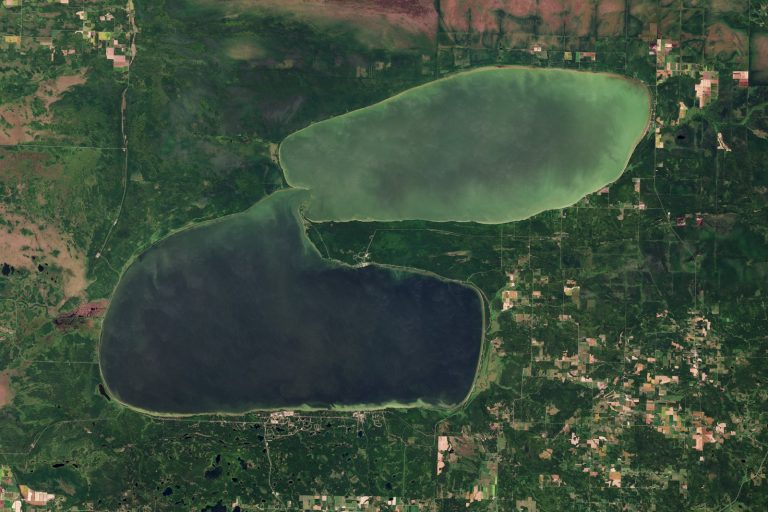 120 Rescued from Breakaway Ice Floe on Upper Red Lake