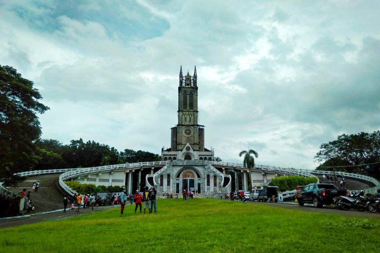 Philippine Church Balcony Collapse Kills One, Injures 53