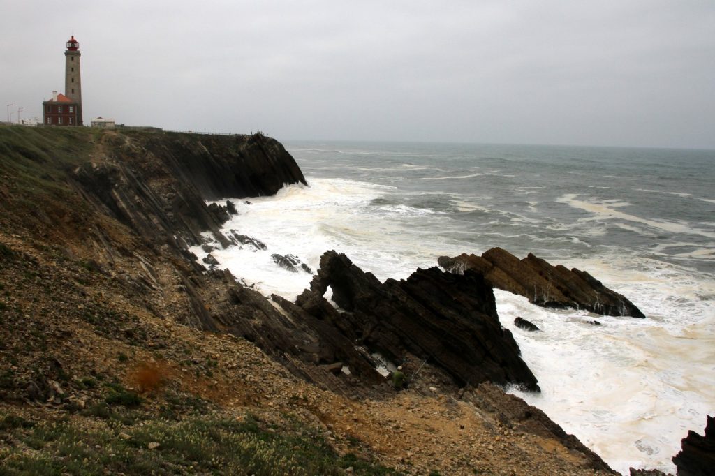 Fishing Boat Sinks Off Portugal, 3 Dead, 3 Missing