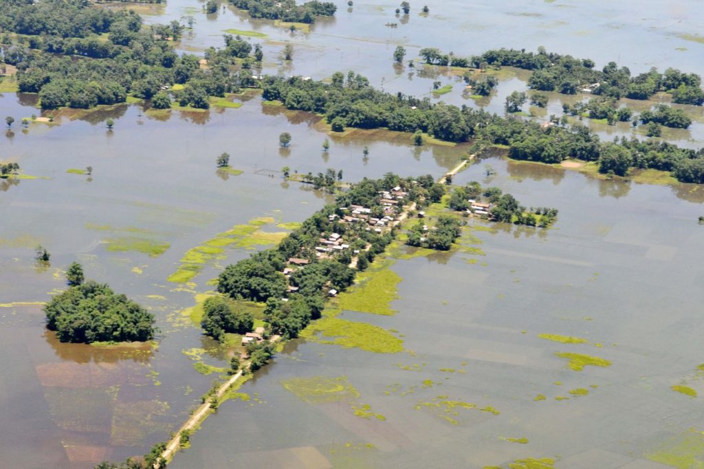India Floods Kill 16, Displace 300,000 in Assam