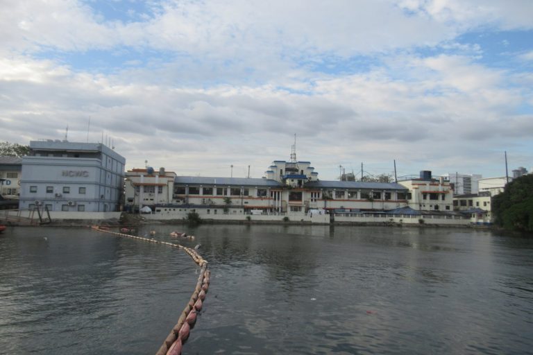 Oil Tanker Runs Aground in Manila Bay Spill