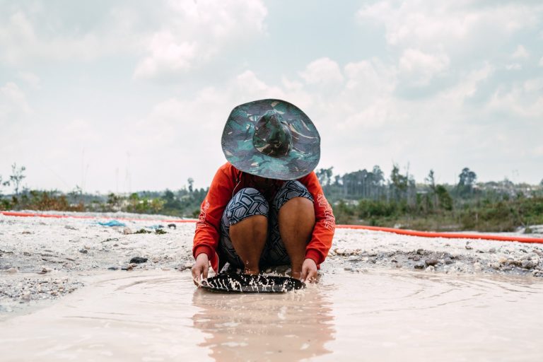 15 Dead in Illegal Gold Mine Collapse in West Sumatra