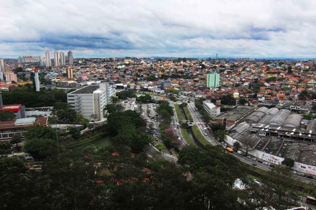 S\u00e3o Paulo FC Blimp Crashes Into Osasco Homes, Pilot Injured