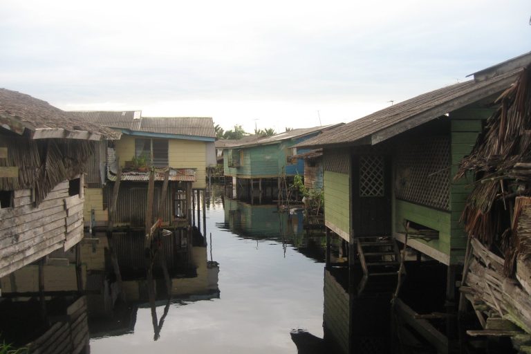 Malaysia Floods Kill 3, Displace 84,000