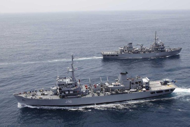 Indian Navy Craft Kills 15 in Mumbai Ferry Collision