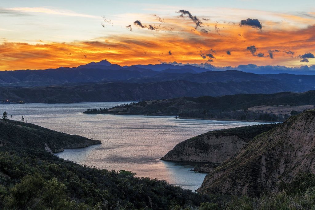 Hughes Fire Scorches 5,000 Acres in 4 Hours Near Castaic