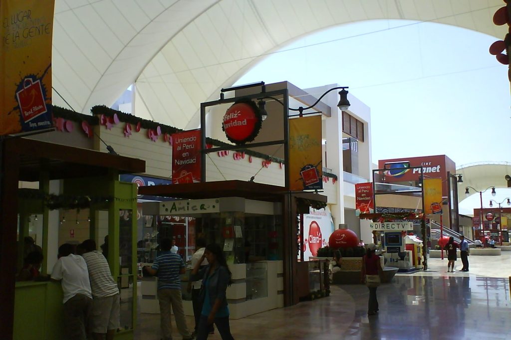 Roof Collapse at Peru Mall Kills Six, Injures Nearly Eighty People