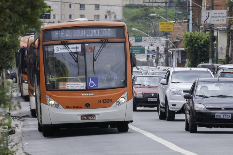 São Paulo Bus Crash Kills 12, Injures 21