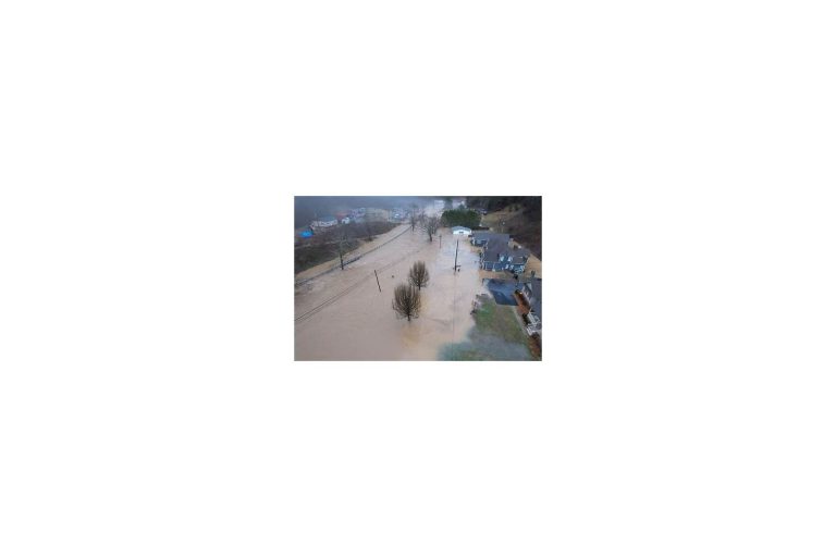 Kentucky Floods Kill 2, Close 500 Roads