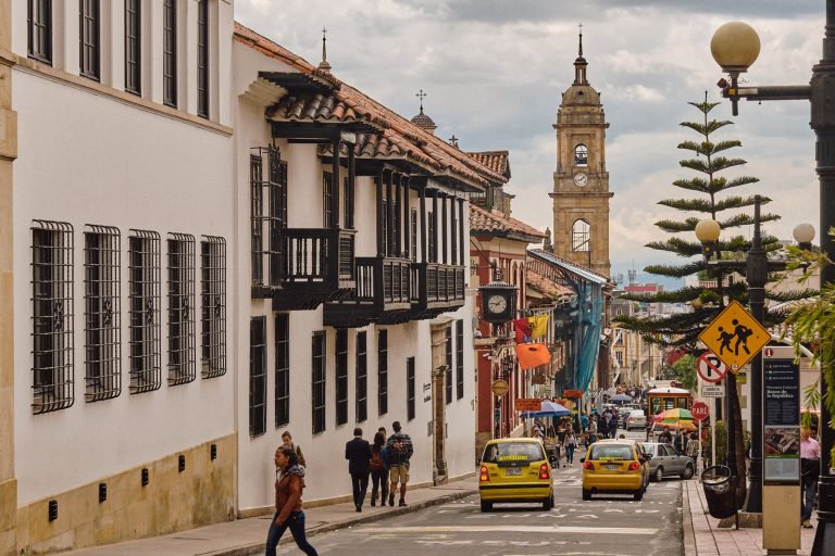 6.3 Quake Injures 25 Near Bogotá, Rescue Teams Deploy