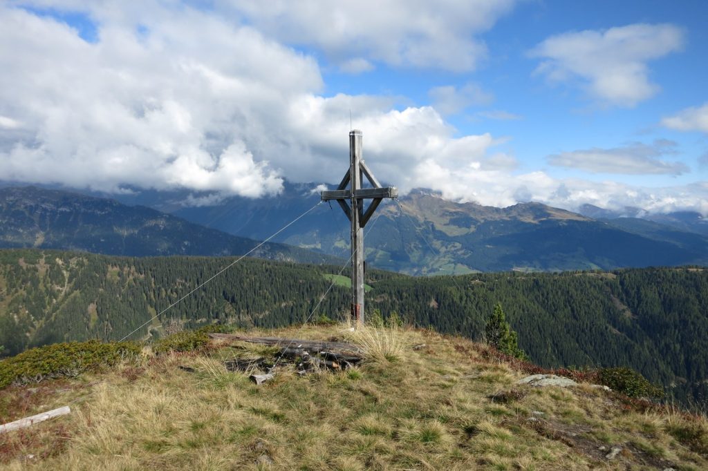 Hikers Die in Alps Lightning Strike on Mittagsspitze Peak Suddenly