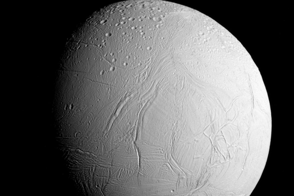 Cassini Detects New Organic Compounds in Enceladus Plumes
