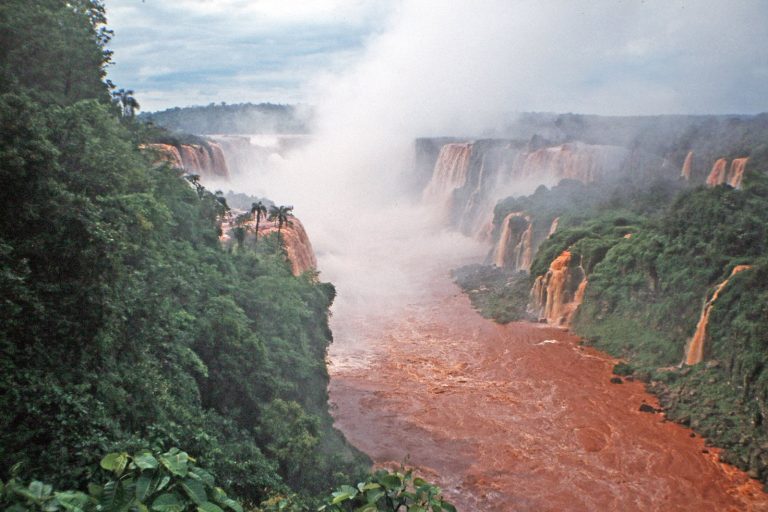 13 Die in Iguazú Falls Tourist Bus Crash