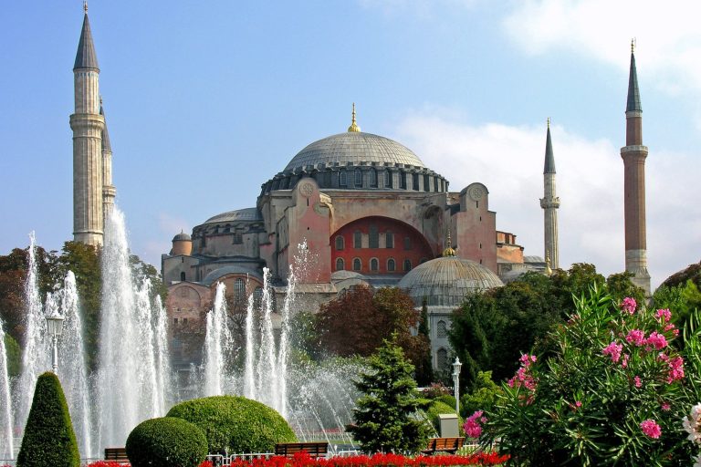 Istanbul Explosion Leaves One Dead, Ten Injured, Buildings Collapsed