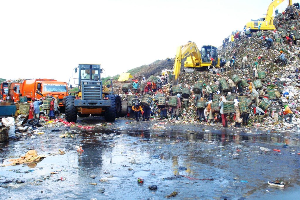 Indonesia Bantar Gebang Collapse Kills 4, Traps Scavengers