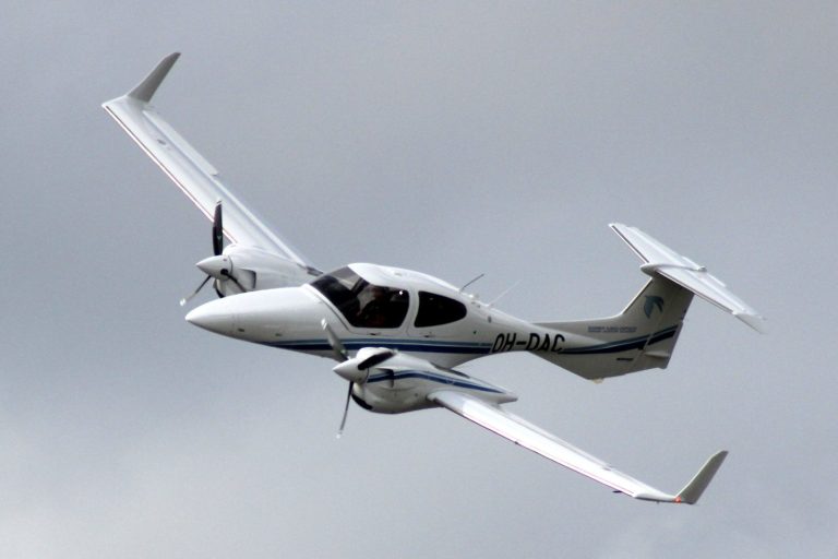 Diamond DA42 Twin Star Crashes at Australian Airport, Killing Two