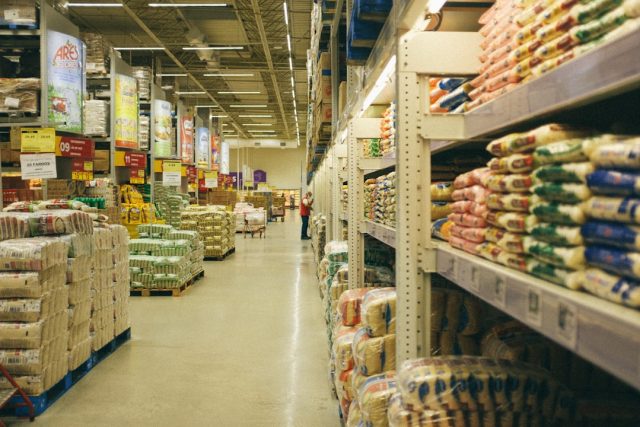 USDA: 58,000 Pounds of Ground Beef Recalled Over E. Coli Risk USDA inspector examines vacuum-sealed ground beef packages on a processing line
