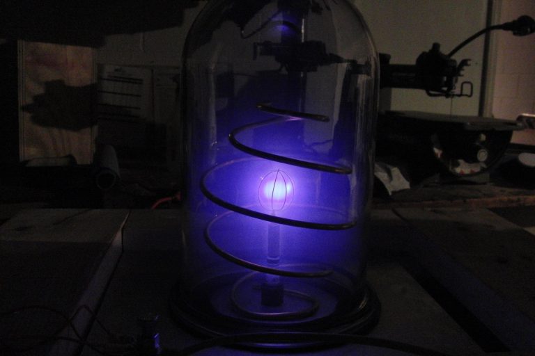 14-Year-Old Builds Nuclear Fusion Device in Parents’ Garage