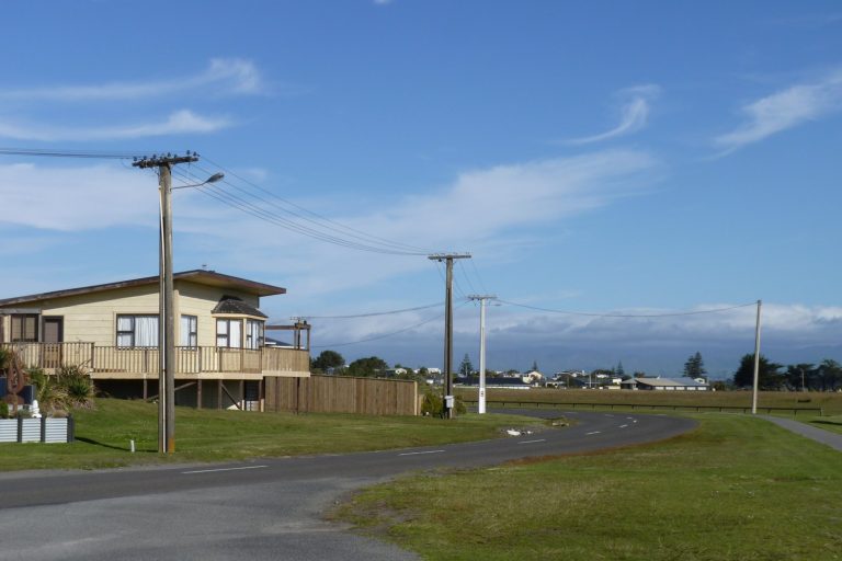 Magnitude 5 earthquake strikes 65 km W of Foxton Beach, New Zealand