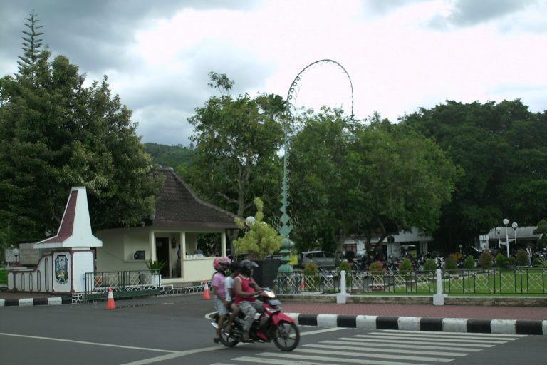 Shallow Depth of 5.2 Magnitude Quake Near Trenggalek Intensifies Shaking