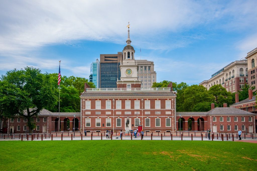 Historian Lyons Traces American Service Tradition to 1776 Founding
