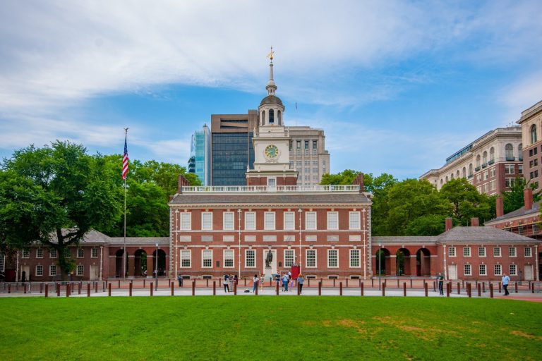 Historian Lyons Traces American Service Tradition to 1776 Founding