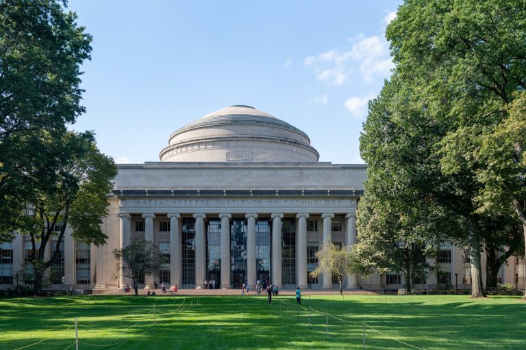 Experts at MIT Discuss Spotting Dyson Spheres Near Black Holes