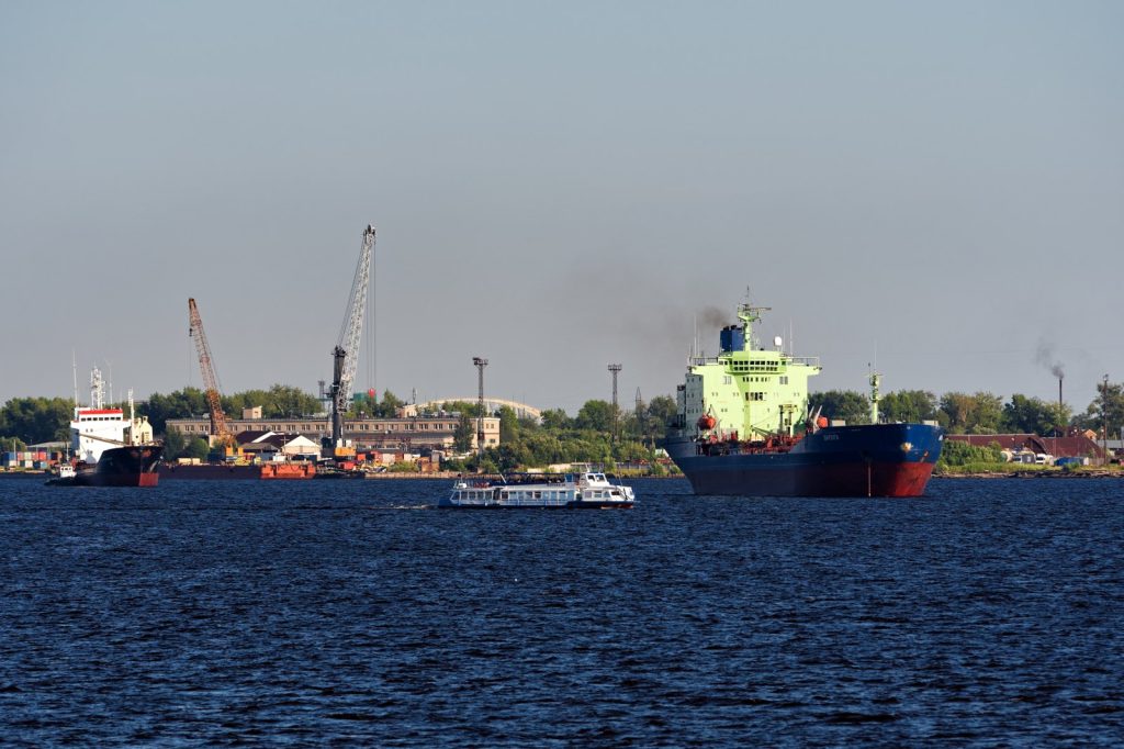 Russias Shadow Fleet Keeps Oil Flowing Amid Sanctions