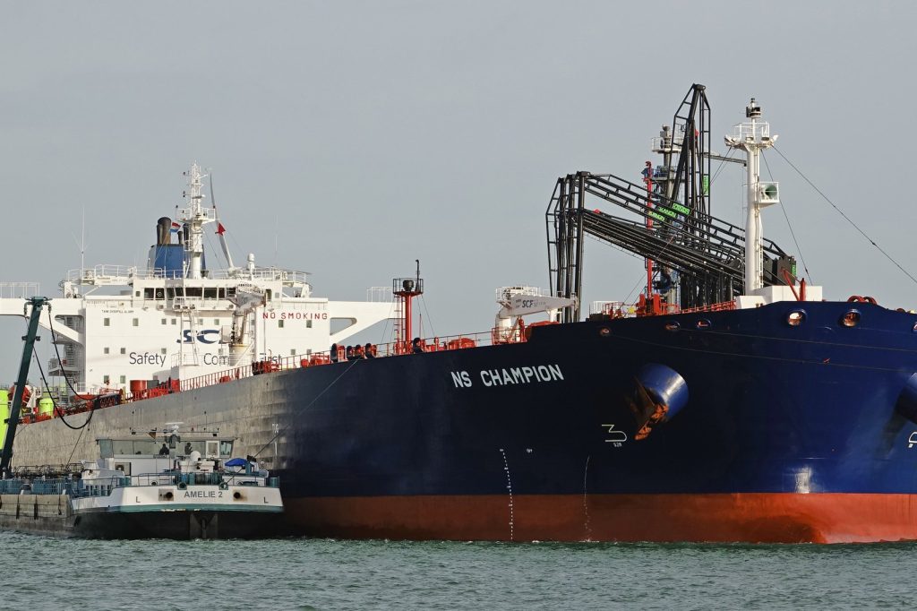 Ukrainian Strikes on Shadow Fleet Raise Global Oil Prices