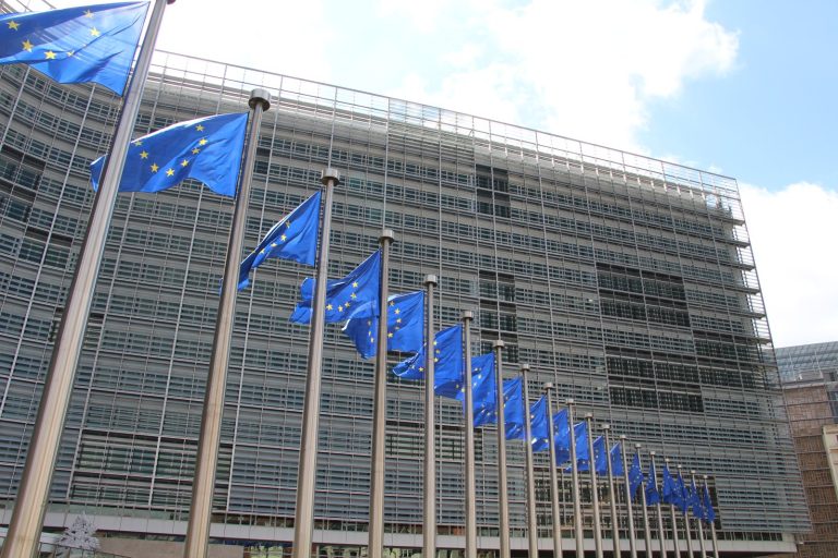 U.S. and EU Eye Oil Tariffs to Starve Russia’s War Chest