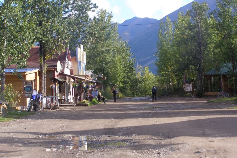 Moderate Alaska quake rattles remote southeastern region