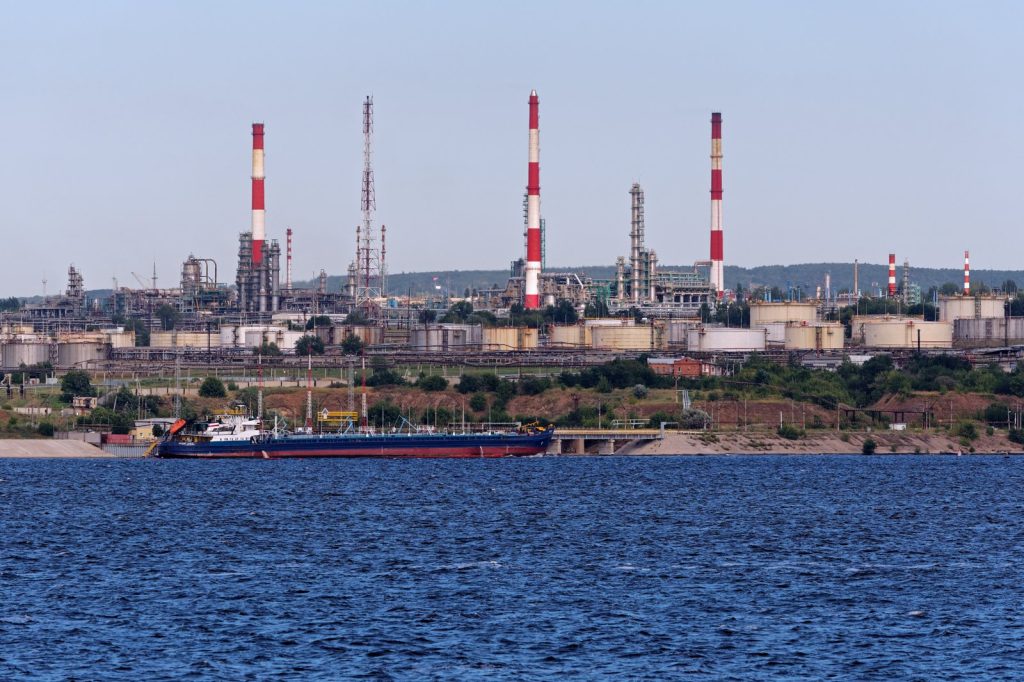 US weighs 50% tariff on Russian oil sold to third countries
