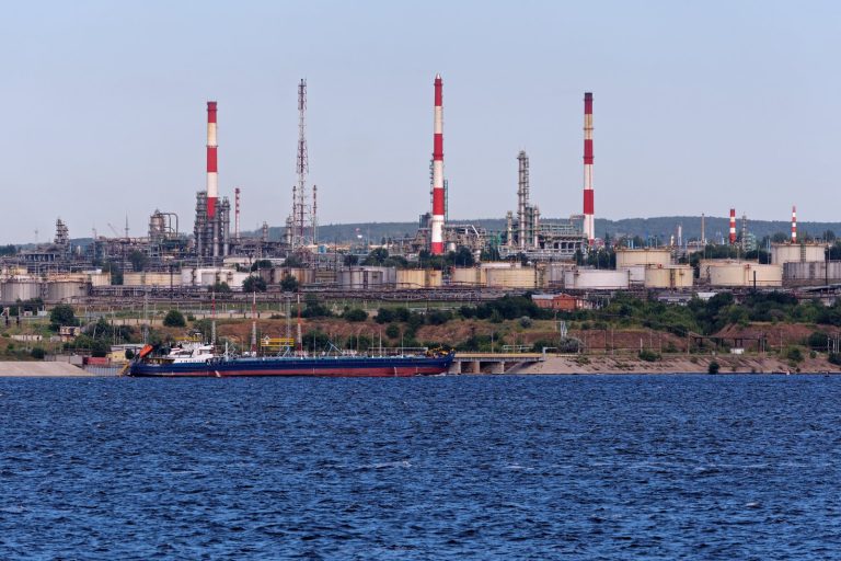 US weighs 50% tariff on Russian oil sold to third countries