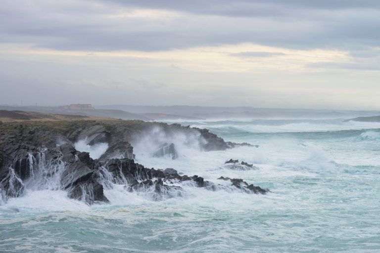 Shallow Mid-Atlantic quake felt strongly, no tsunami risk