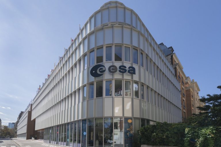 ESA Reports Over 1,000 Tracked Objects Now In Geostationary Orbit