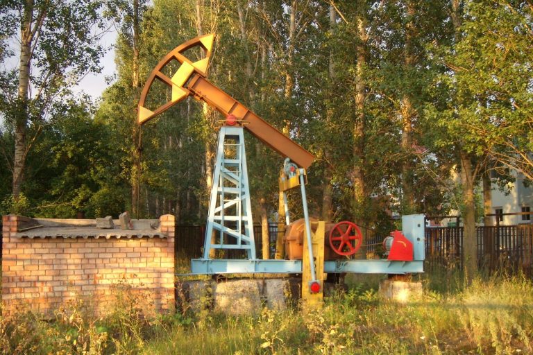 How Oil Tariffs Work and Their Potential Economic Impact on Russia