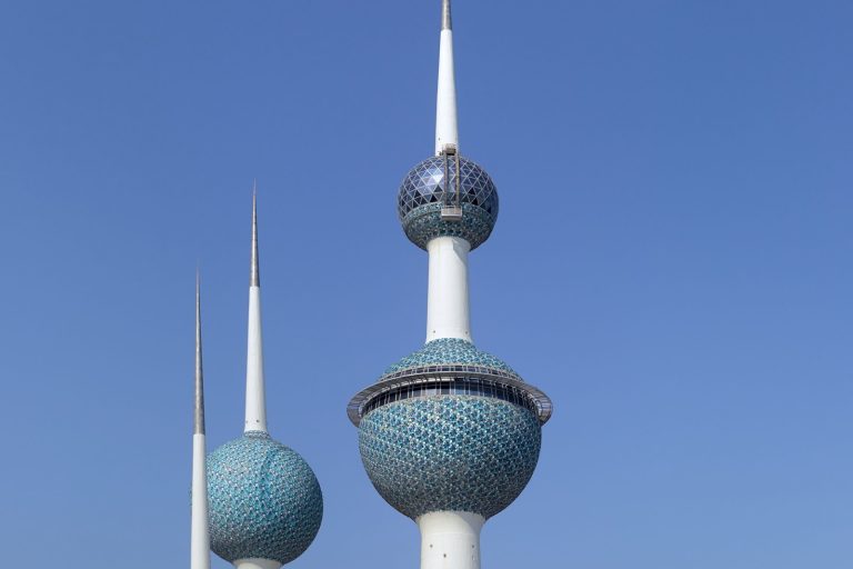 Scenarios for Iran-Kuwait Conflict and Global Oil Impact