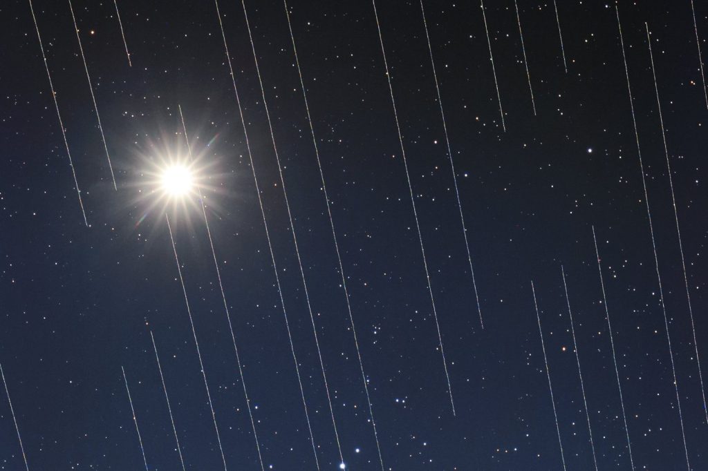 SpaceX Deorbits Starlink Satellites via Controlled Reentry Burn