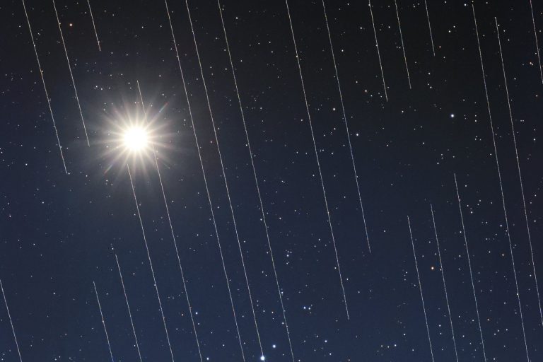 SpaceX Deorbits Starlink Satellites via Controlled Reentry Burn