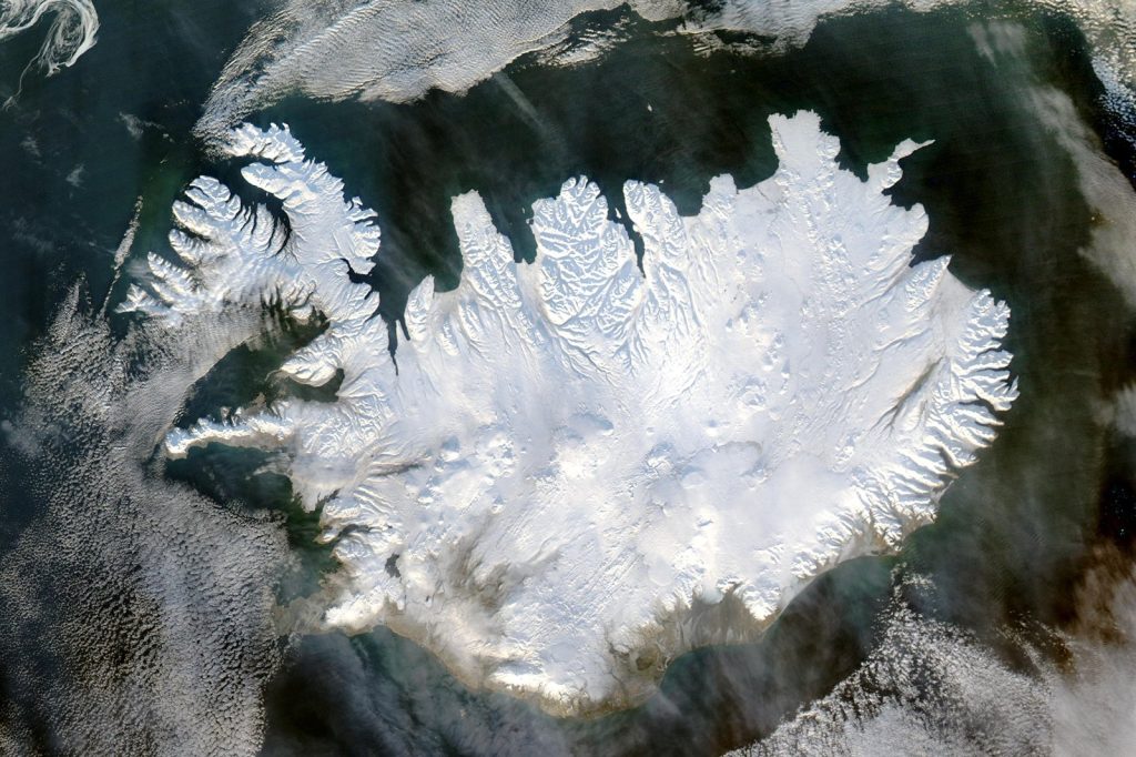 Shallow magnitude 5 earthquake shakes Reykjanes Ridge tectonic boundary